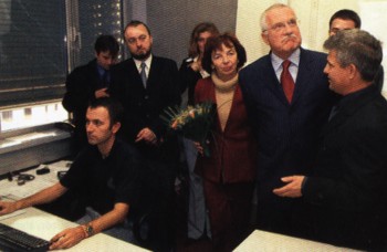 Je to úžasné, moc blahopřejeme, ať to tak dále pokračuje. Václav Klaus, Livia Klausová, zápis do kroniky 12.11.2003.