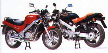 Honda NTV 650 se svou sportovní sestrou hawk GT (vpravo)